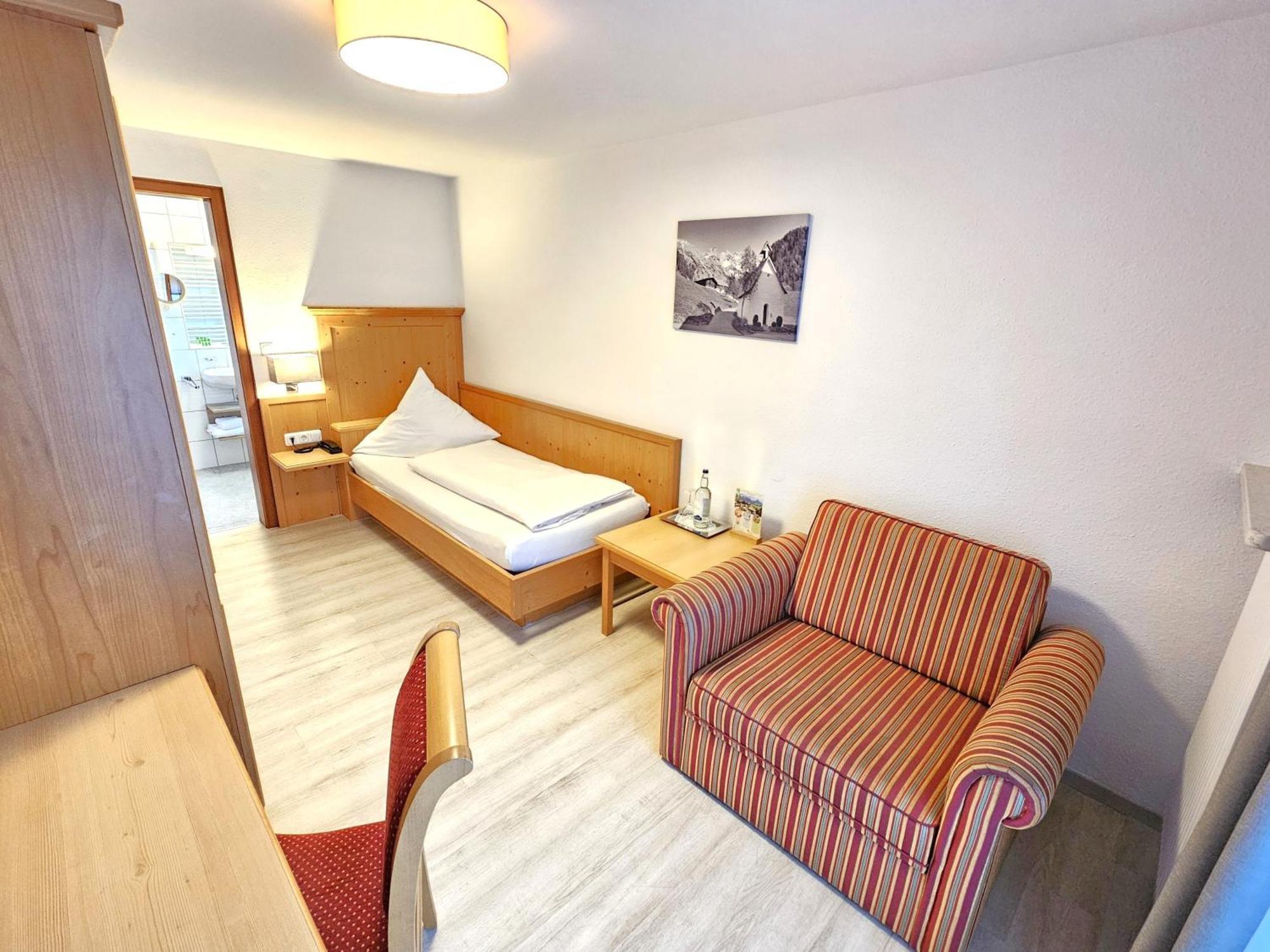 Hotel Cafe Fuggerhof Oberstdorf Exterior photo